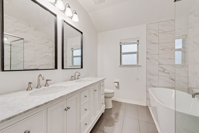 Building Photo - Spacious 5-Bedroom Home with Game Room & Amazing Backyard in Paloma Creek
