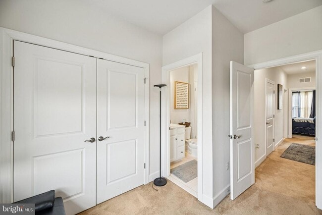 Building Photo - 251 Phoenix Dr