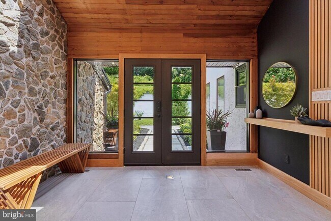 Building Photo - 1220 Valley Rd