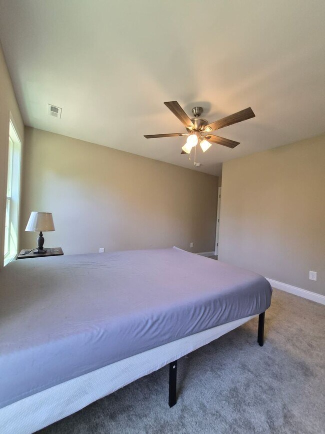 Building Photo - 187 Loren Rd