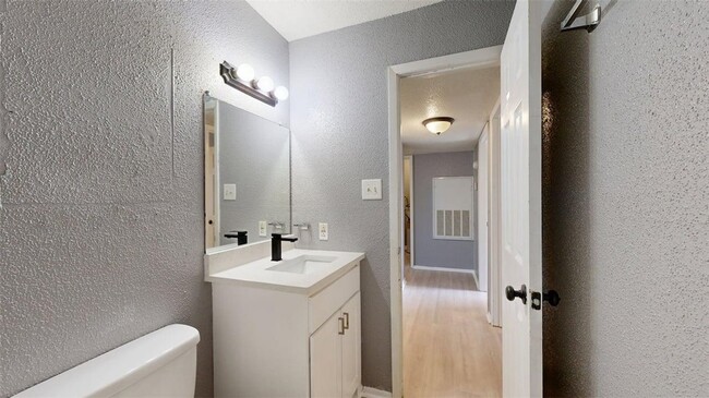 Building Photo - 1524 Pine Ridge Dr