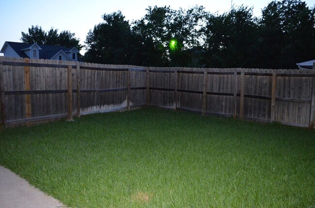 Building Photo - Available August 2026! 4 Bed/4 Bath Less t...