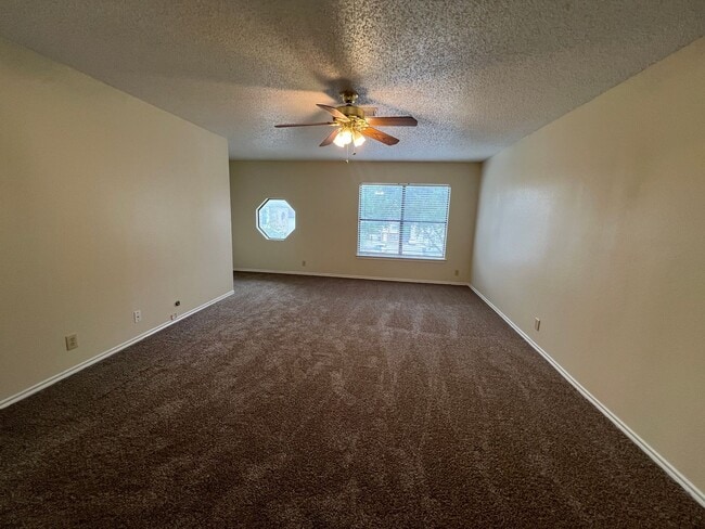 Building Photo - 4922 Hilltop Field Dr