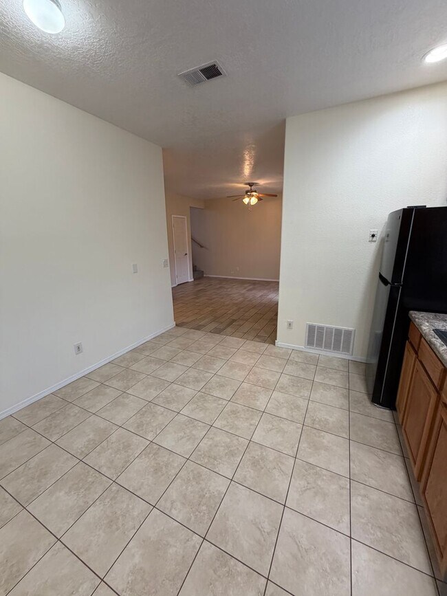 Building Photo - 2-Story Townhome