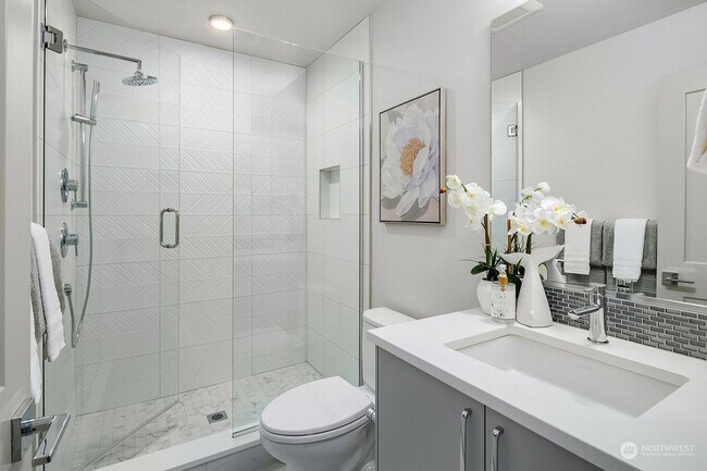 Building Photo - Modern 2 bed 2 bath town house available for move NOW