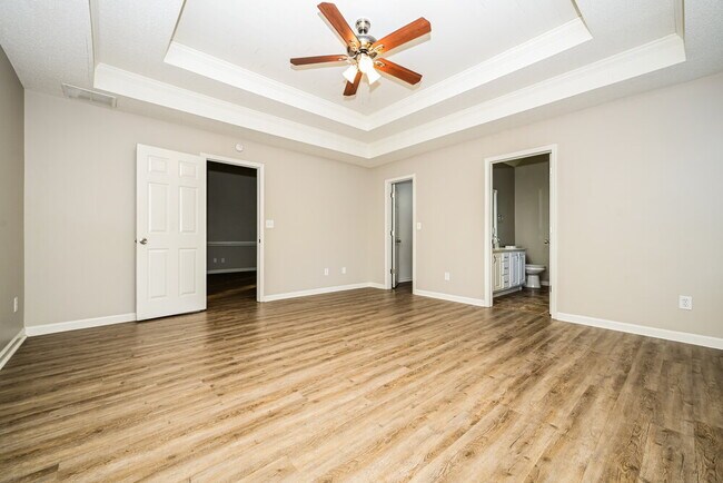 Building Photo - 201 Retour Cir