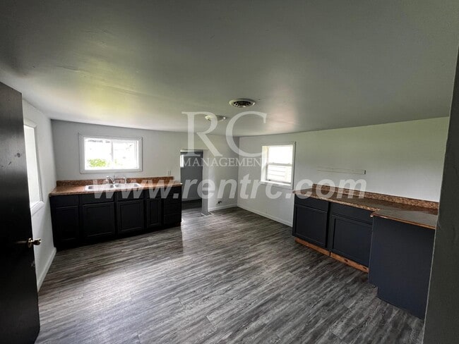 Building Photo - 410 Tenth-W