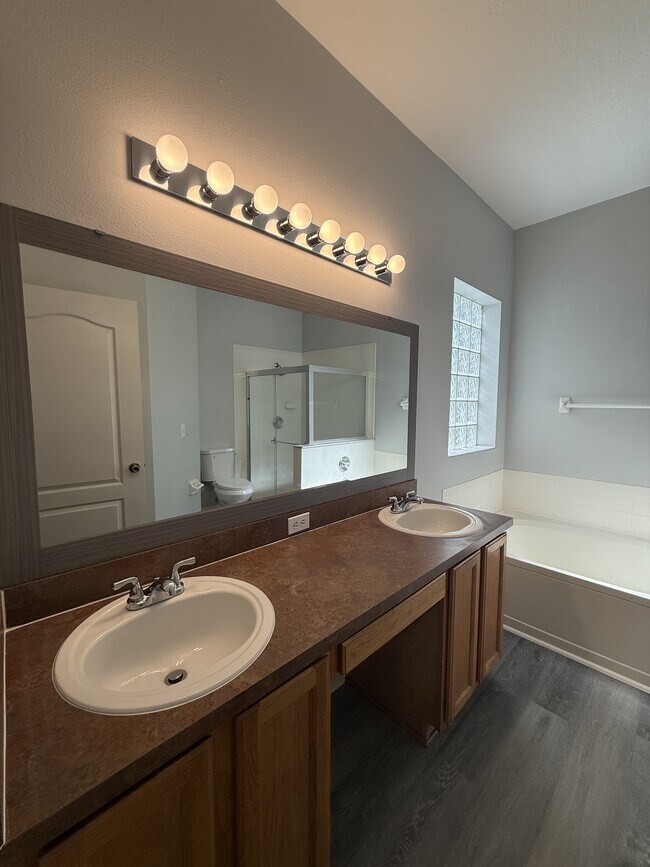 Building Photo - 15733 Green Point Ct