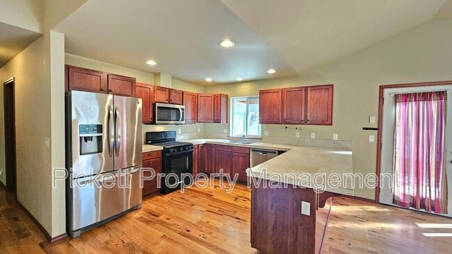 Building Photo - 1330 Corbet Dr