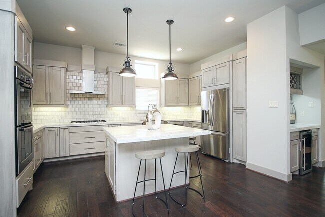 Building Photo - 5319 Paisley Ln
