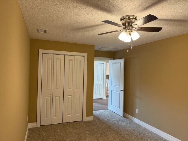 Building Photo - 3 Bedroom, 1 Bath , Oversized 2 Car Garage, Totally Remodeled