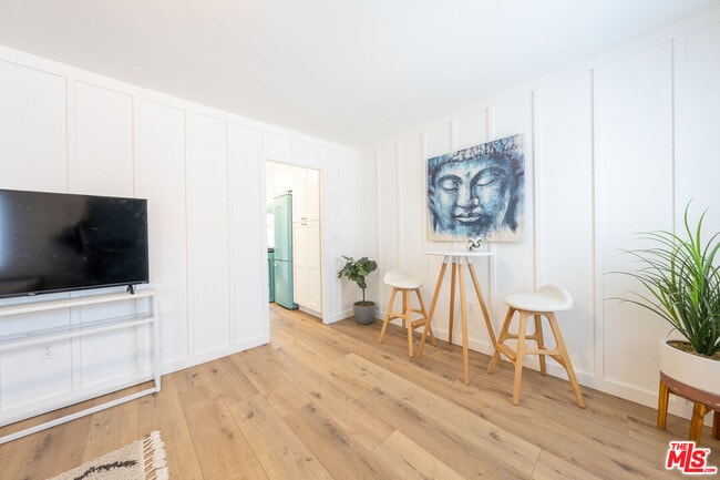 Building Photo - 314 N Venice Blvd