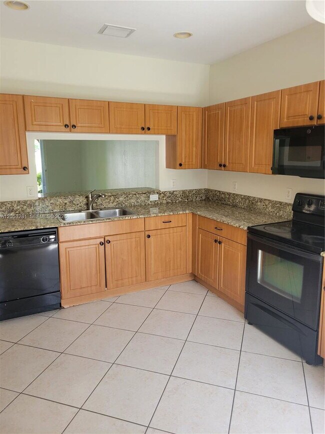 Building Photo - 2578 SW 82nd Ave