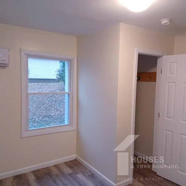 Building Photo - 122 Owens St