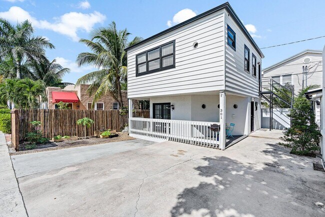 Building Photo - 301 Central Dr