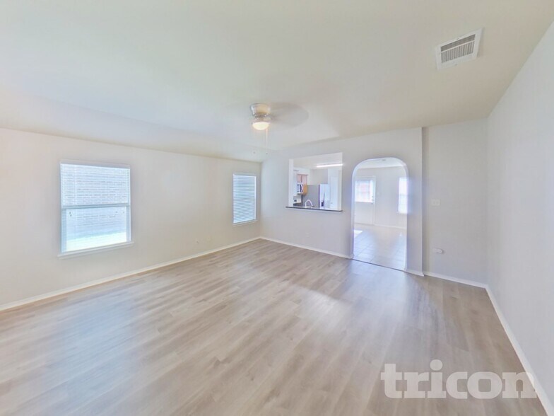 Building Photo - 336 Carlyle St