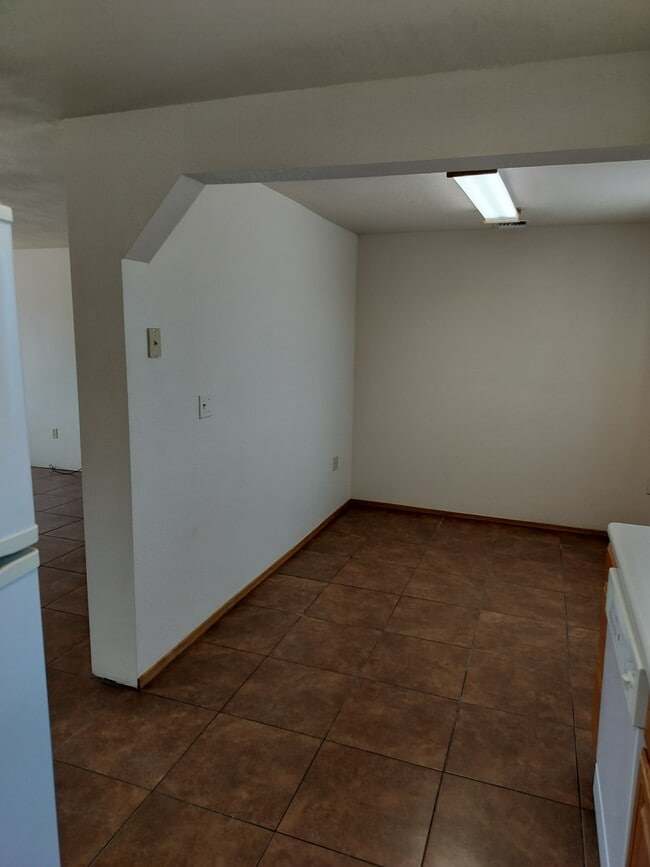 Building Photo - 915 W Helen St