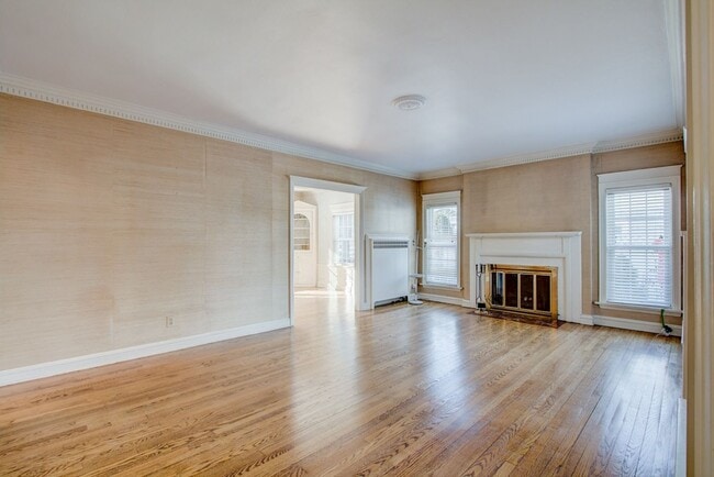 Building Photo - 2225 E Woodstock Pl