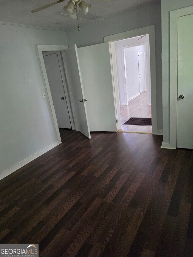 Building Photo - 5 1/2 Walker St