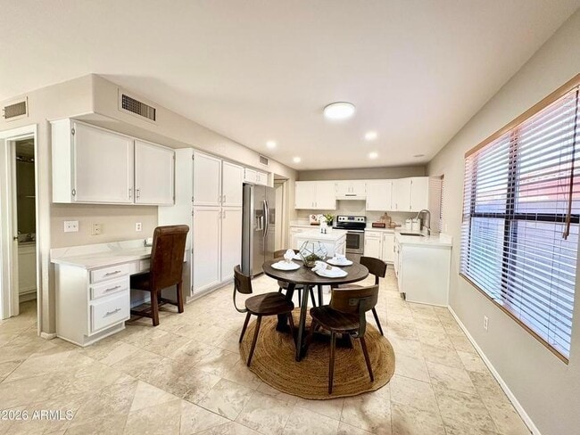 Building Photo - 5946 E Kelton Ln