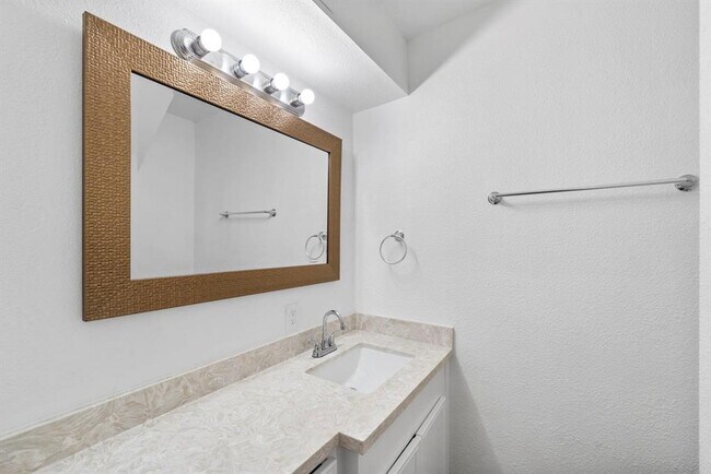 Building Photo - 12711 Shady Knoll Ln