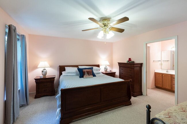Building Photo - ***MONTREAT SCHOOL YEAR RENTAL***