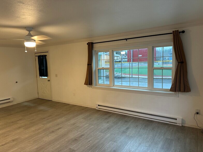 Building Photo - 1160 Park Ave