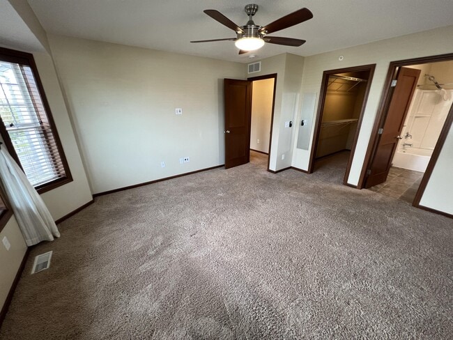 Building Photo - 15212 Maryland Ave