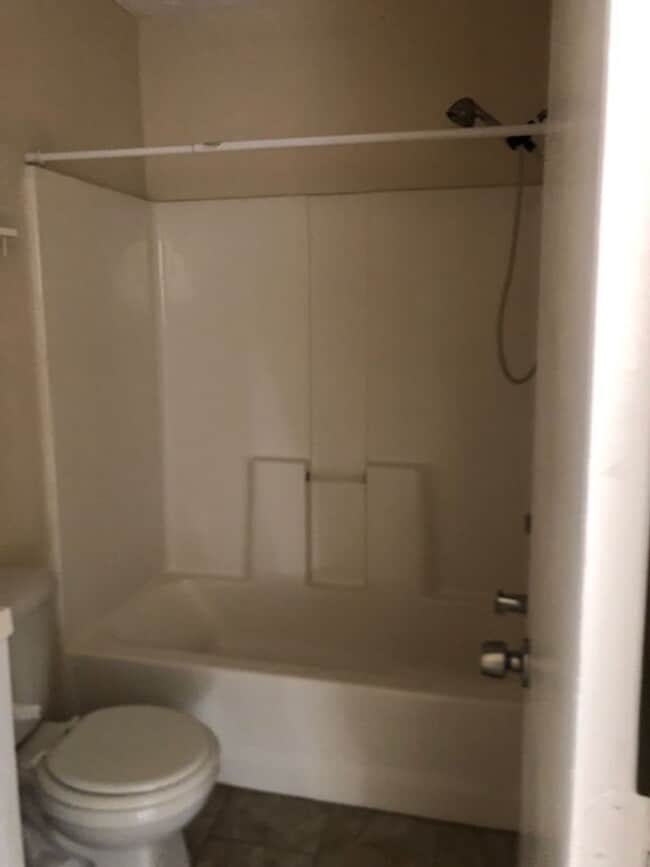 Building Photo - 252 Stonebridge Dr