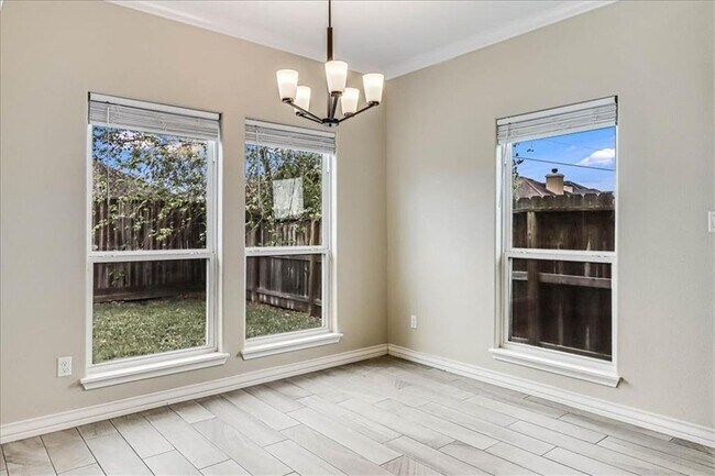 Building Photo - 6537 Paddington Dr