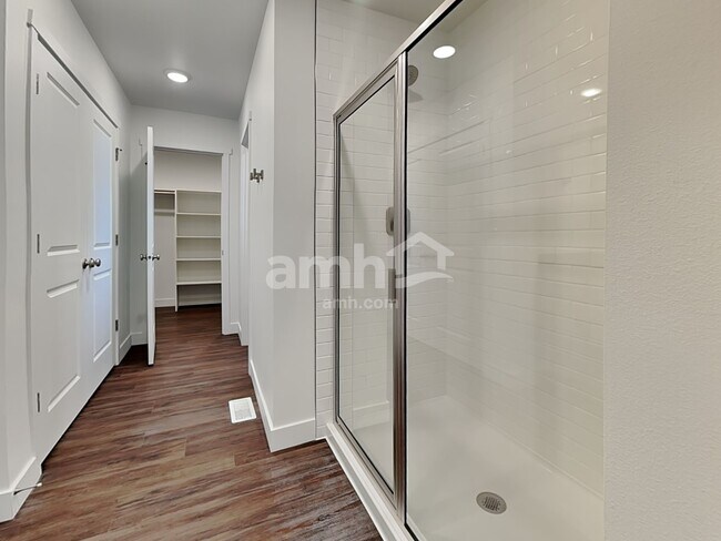 Building Photo - 7929 Selah St SW