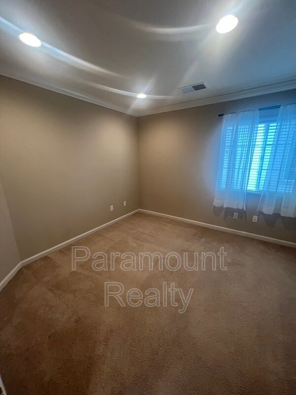 Building Photo - 5608 N Dublin Ranch Dr