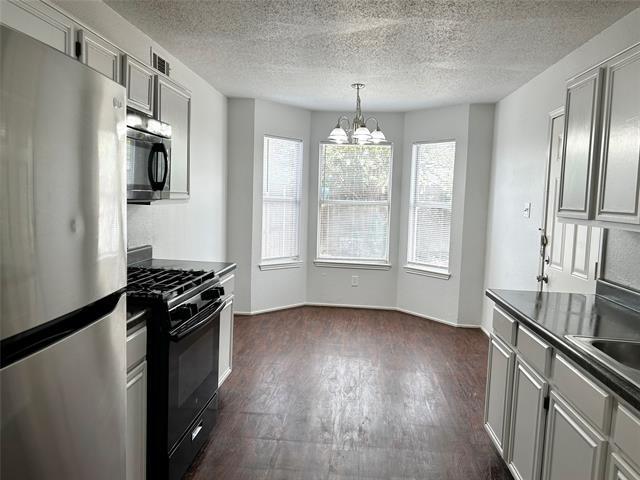 Building Photo - 12643 Bluffview Dr