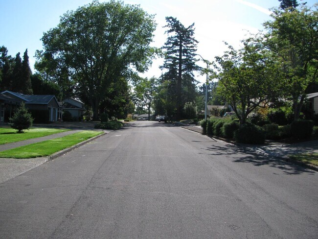 Building Photo - 12820 SW Glenhaven St