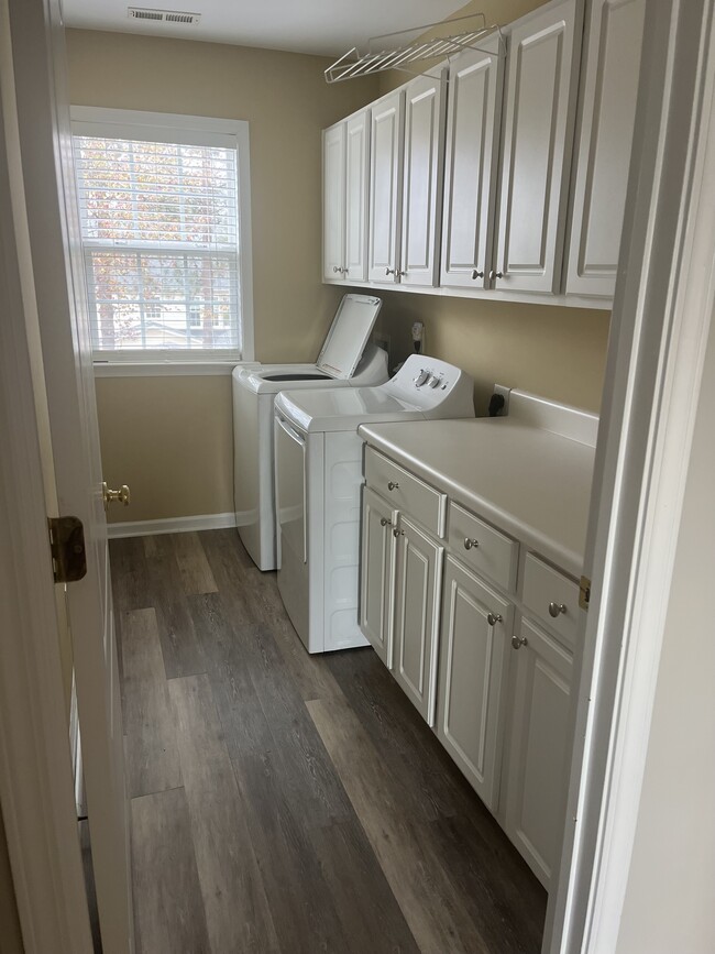 Building Photo - 5434 Wind Mountain Ln