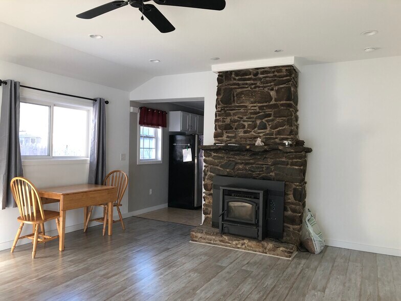 Building Photo - 63 Cottage Rd