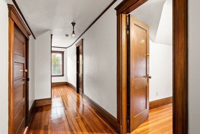 Building Photo - 133 Willow St