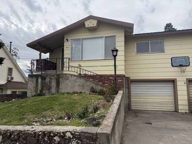 Building Photo - 325 NW 4th St