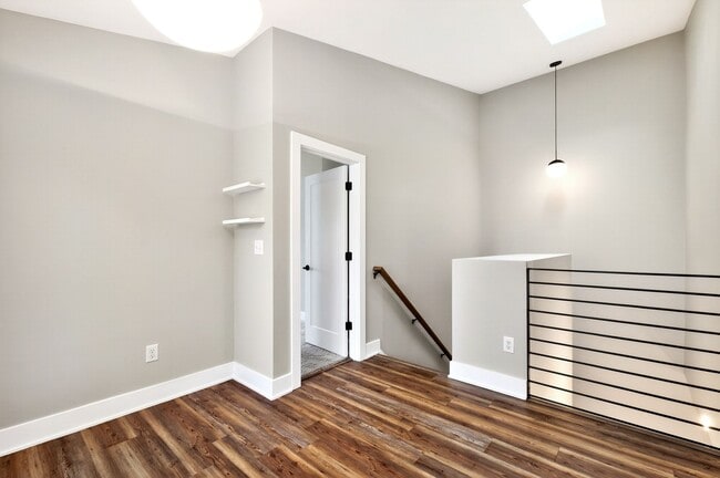 Building Photo - Modern 3BR Townhome in Millbank Village!