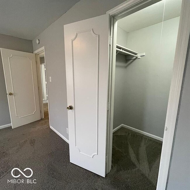 Building Photo - 1155 Canterbury Square S