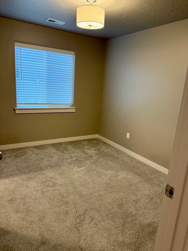 Building Photo - 518 Belville Pl