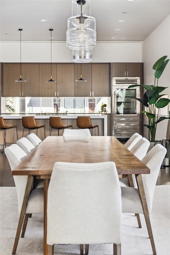 Building Photo - 306 W Pierce St