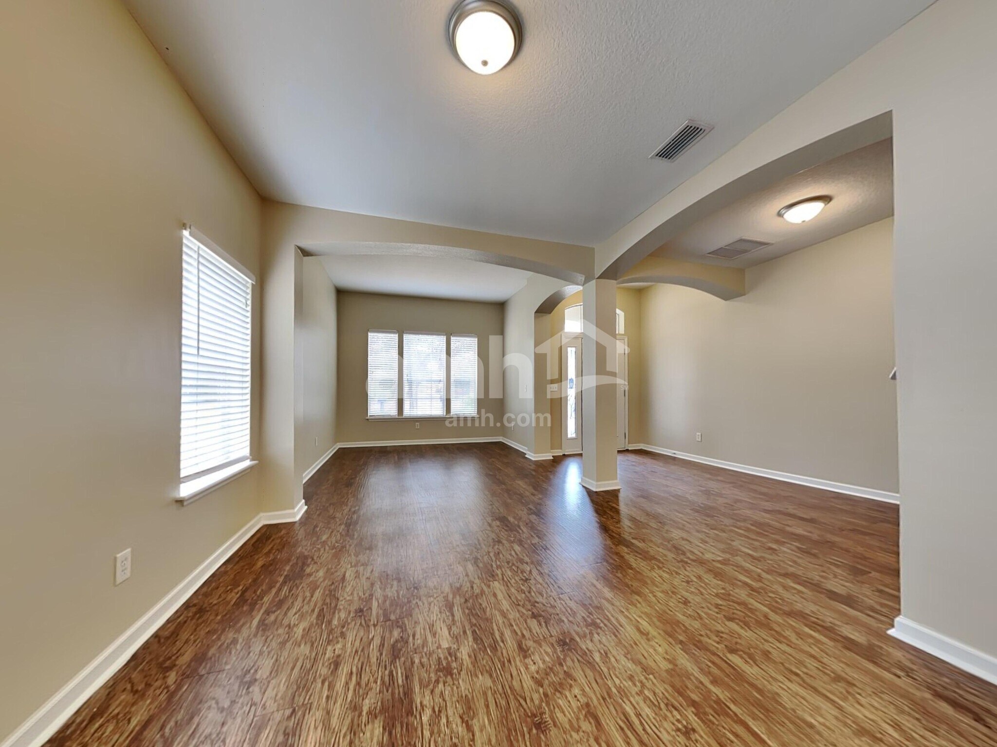 Building Photo - 304 N Hidden Tree Dr