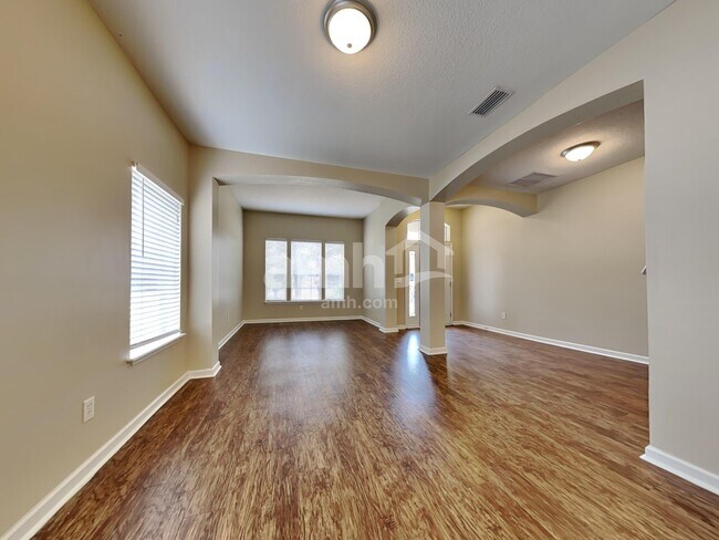 Building Photo - 304 N Hidden Tree Dr