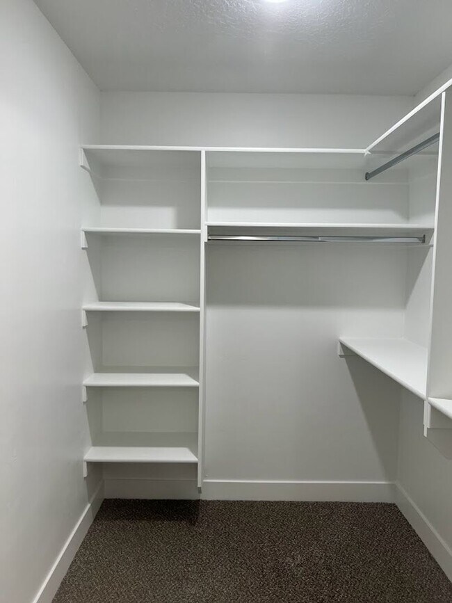 Building Photo - Cedar Reserves Town Home!