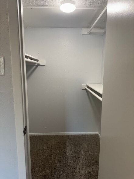 Building Photo - 883 Dublin Dr