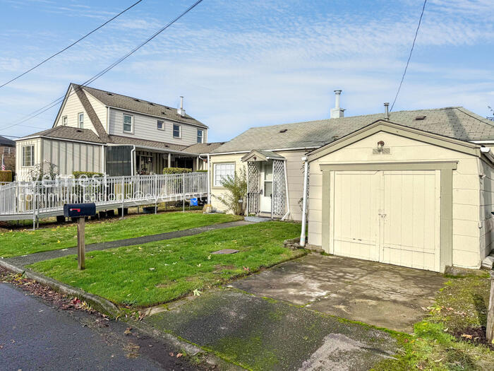 Building Photo - 509 3rd St SW