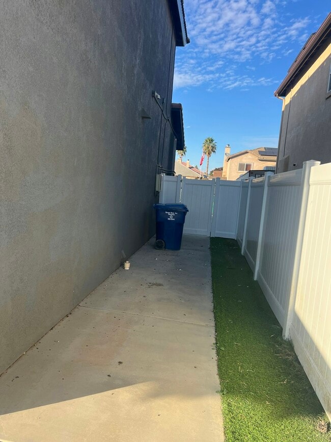 Building Photo - 437 Rian Noelle Ct