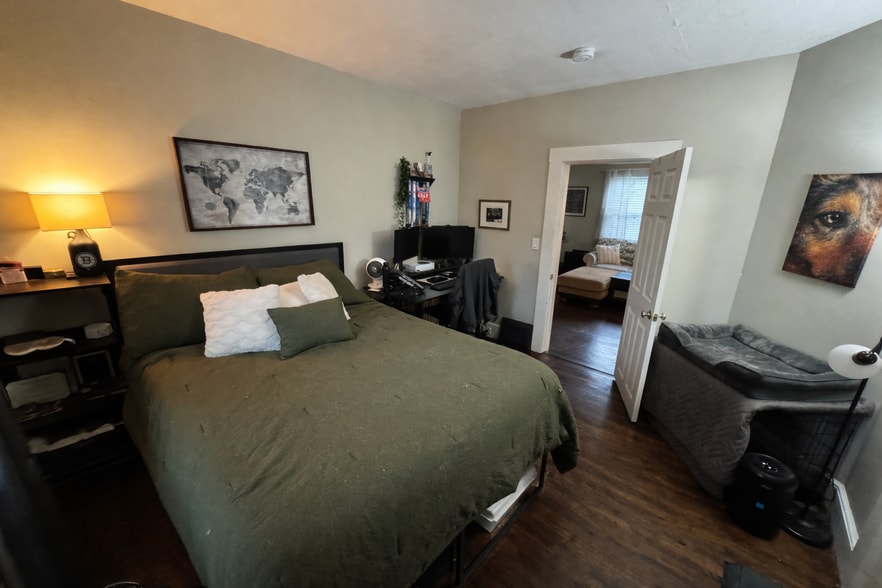 Building Photo - 39 Walnut St