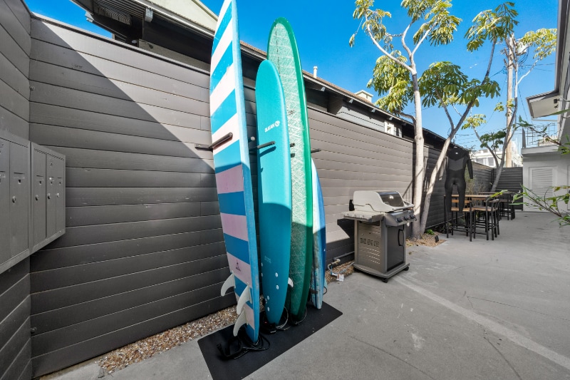 Building Photo - 21 S Venice Blvd